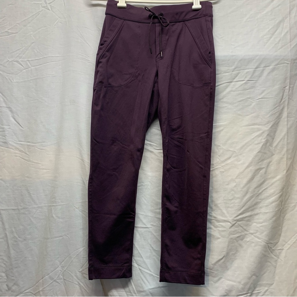 Athleta thin sweatpants with pockets